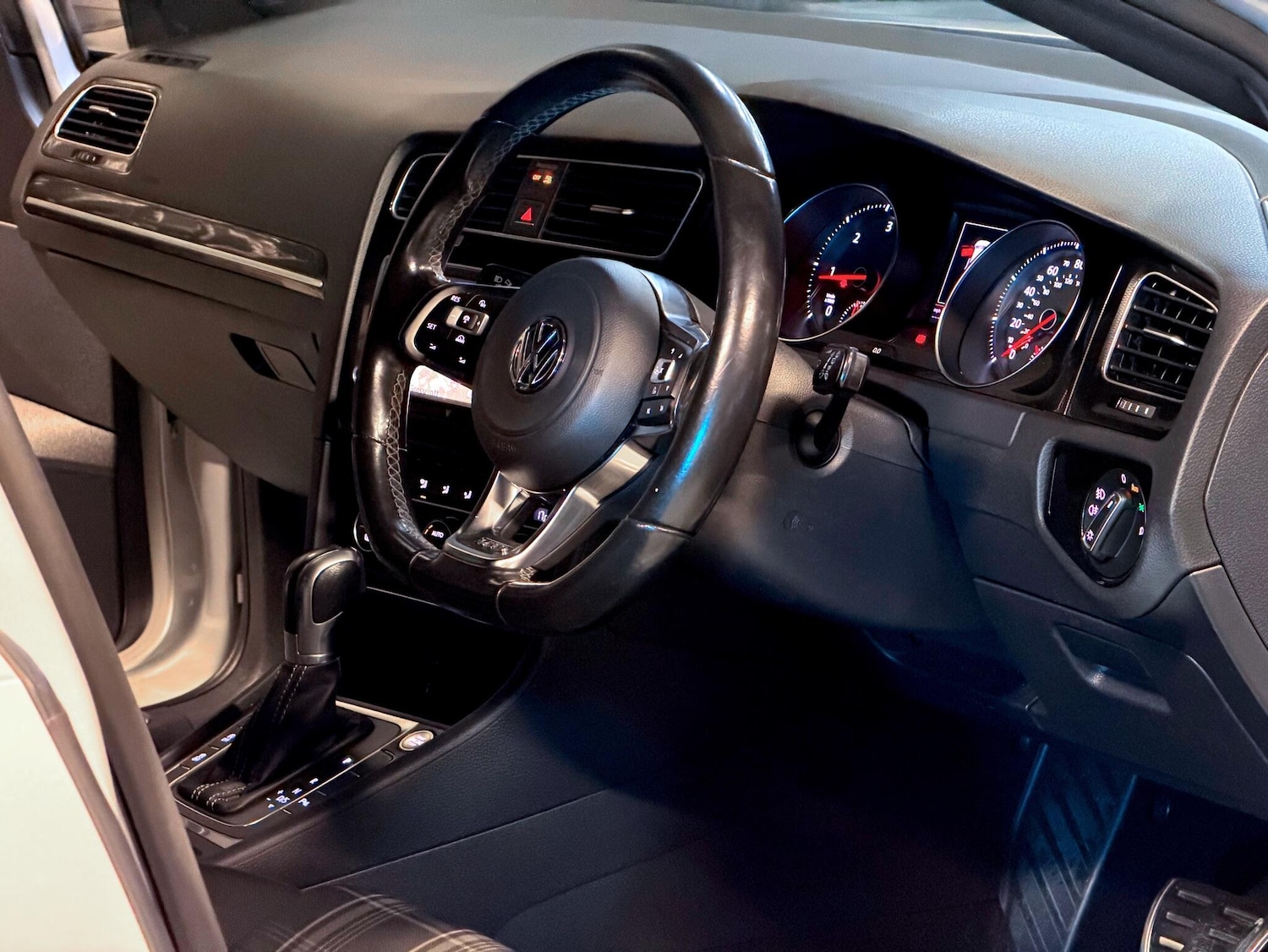 Used Volkswagen Golf 2017 for sale - 76886769: Photo 24