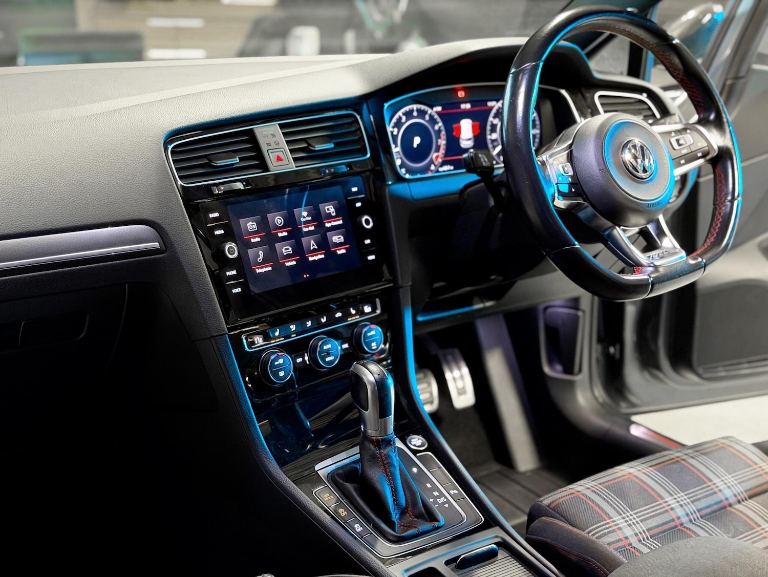 Used Volkswagen Golf 2019 for sale - 76251065: Photo 2