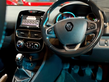 Used Renault Clio 2017 for sale - 76024381: Photo