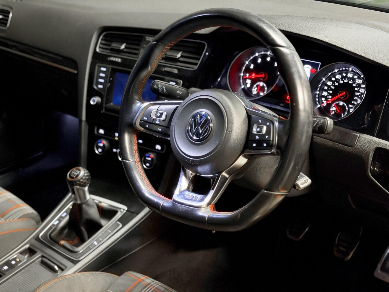 Used Volkswagen Golf 2014 for sale - 77564807: Photo 2