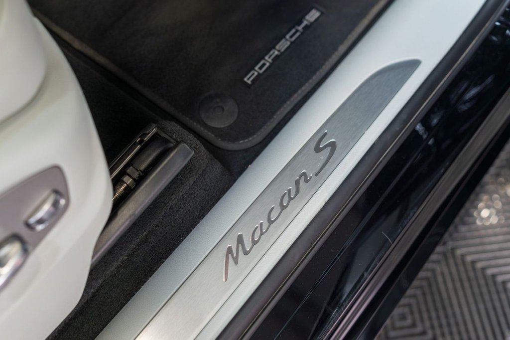 Used Porsche Macan 2022 for sale - 76367469: Photo 31