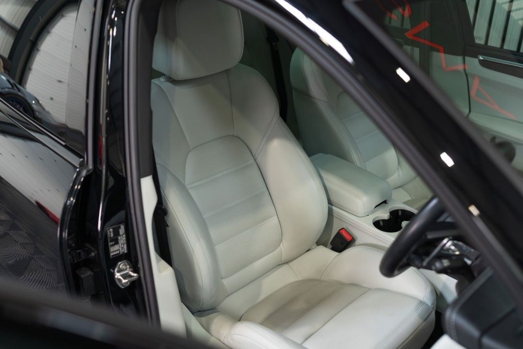 Used Porsche Macan 2022 for sale - 76367469: Photo 34