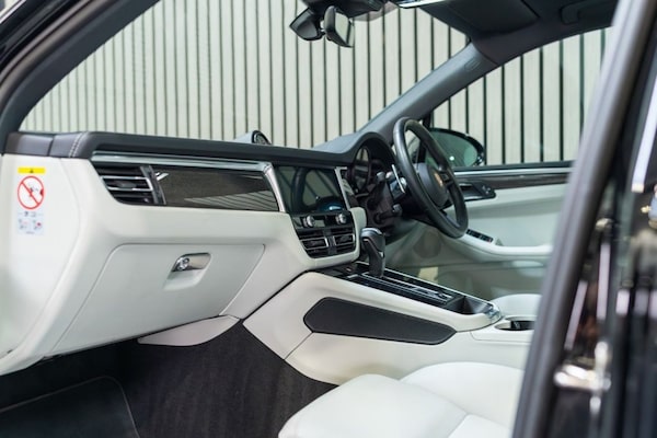 Used Porsche Macan 2022 for sale - 75548268: Photo 2