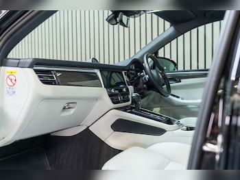 Used Porsche Macan 2022 for sale - 75548268: Photo