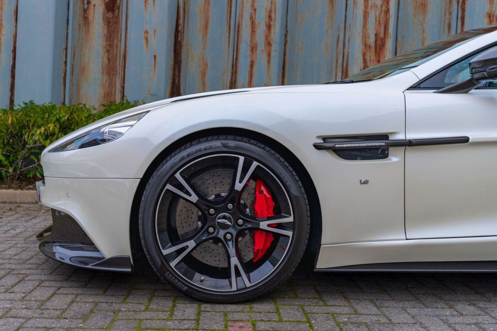 Used Aston Martin Vanquish 2017 for sale - 76309366: Photo 22