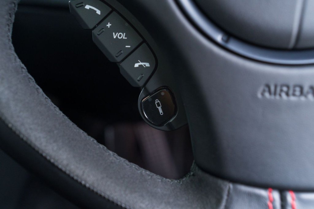 Used Aston Martin Vanquish 2017 for sale - 76309366: Photo 30