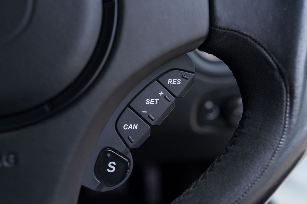 Used Aston Martin Vanquish 2017 for sale - 76309366: Photo 31