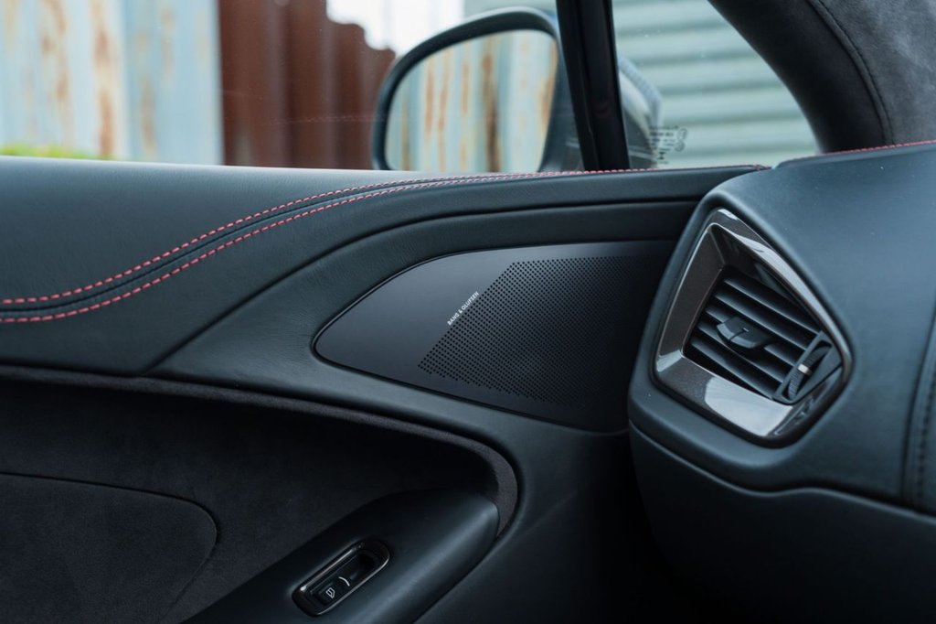 Used Aston Martin Vanquish 2017 for sale - 76309366: Photo 33