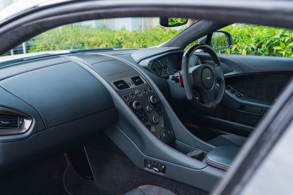 Used Aston Martin Vanquish 2017 for sale - 76309366: Photo 40