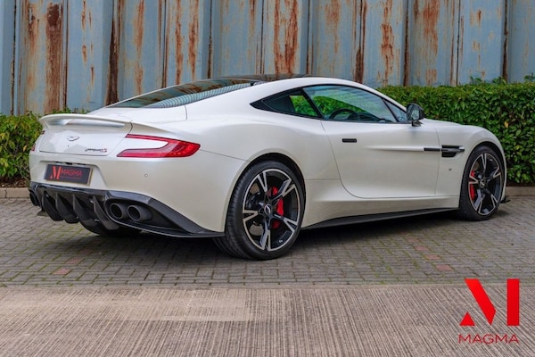 Used Aston Martin Vanquish 2017 for sale - 76309366: Photo 4