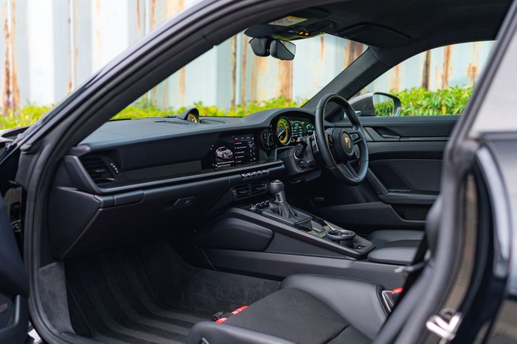 Used Porsche 911 2023 for sale - 76304325: Photo 2