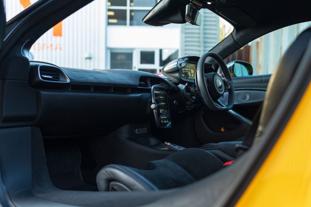 Used McLaren Artura 2022 for sale - 77007421: Photo 2