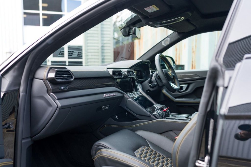 Used Lamborghini Urus 2022 for sale - 76333575: Photo 2