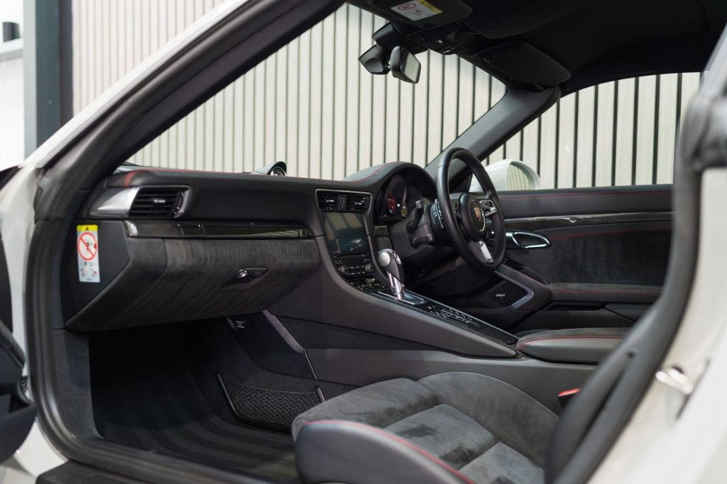 Used Porsche 911 2019 for sale - 76950161: Photo 2