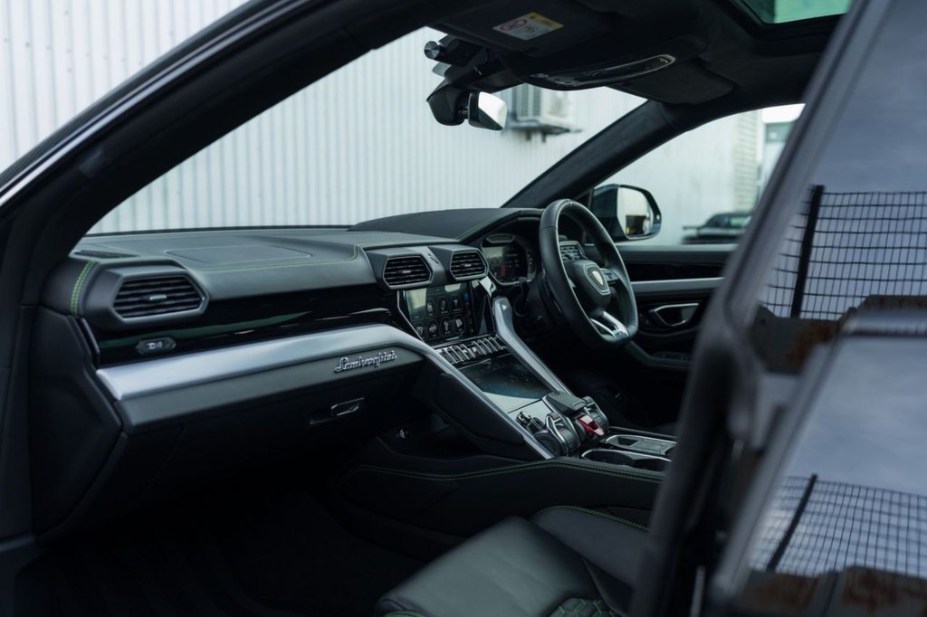 Used Lamborghini Urus 2021 for sale - 76535631: Photo 2