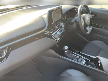 Used Toyota C-HR 2023 for sale - 77733282: Photo