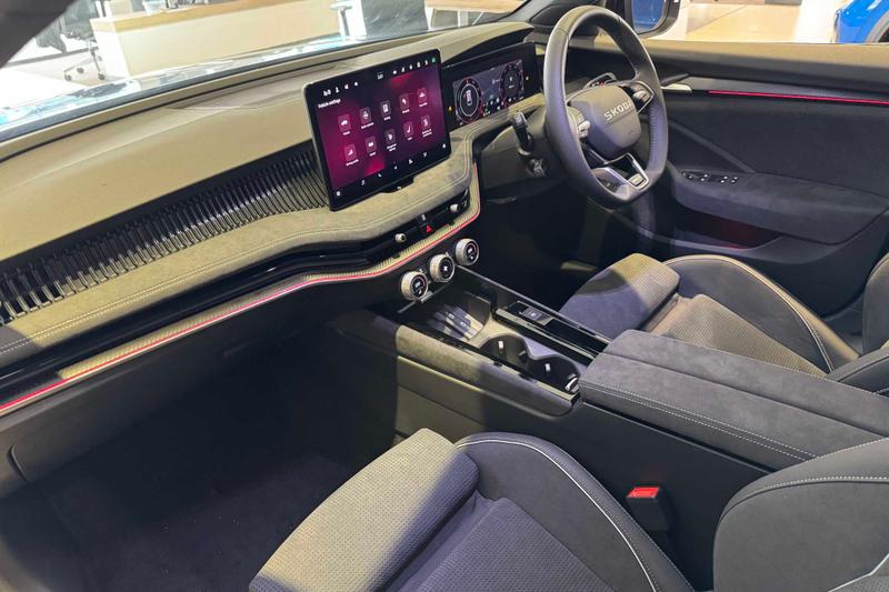 Used Skoda Superb 2025 for sale - 76131593: Photo 2