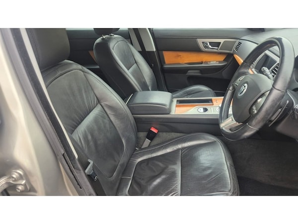 Used Jaguar XF 2010 for sale - 76128113: Photo 9
