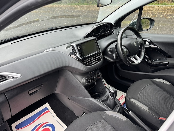 Used Peugeot 208 2015 for sale - 76069224: Photo 2