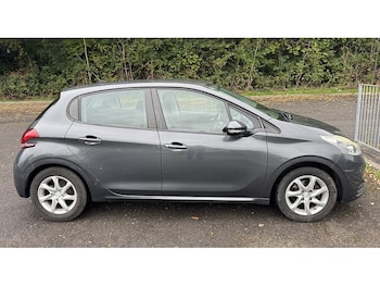 Used Peugeot 208 2015 for sale - 76069224: Photo 4