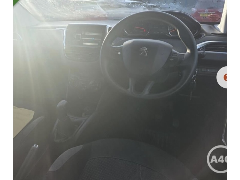 Used Peugeot 208 2014 for sale - 76725143: Photo 2