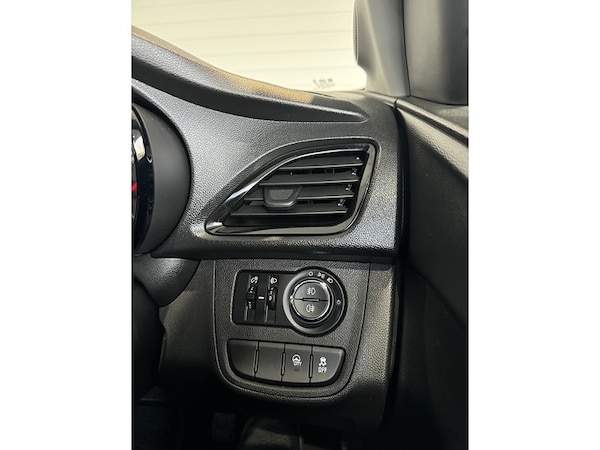 Used Vauxhall Viva 2016 for sale - 76069222: Photo 11