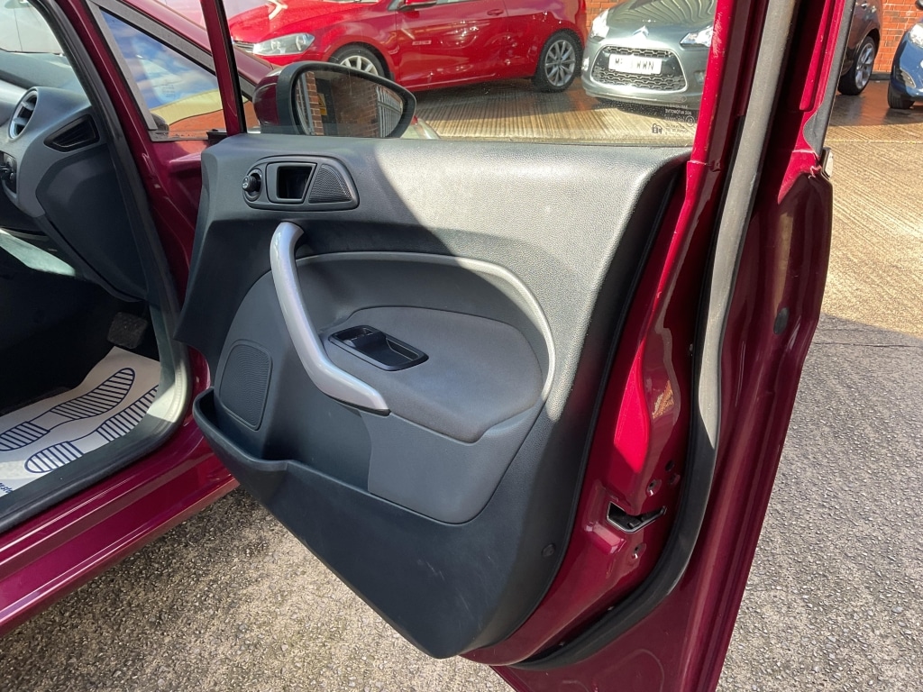 Used Ford Fiesta 2010 for sale - 76375071: Photo 9