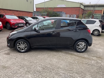 Used Toyota Yaris 2015 for sale - 78460137: Photo