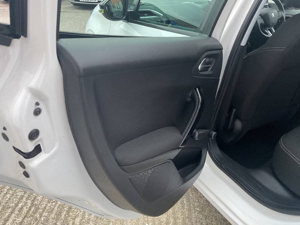 Used Peugeot 208 2016 for sale - 77073354: Photo 22