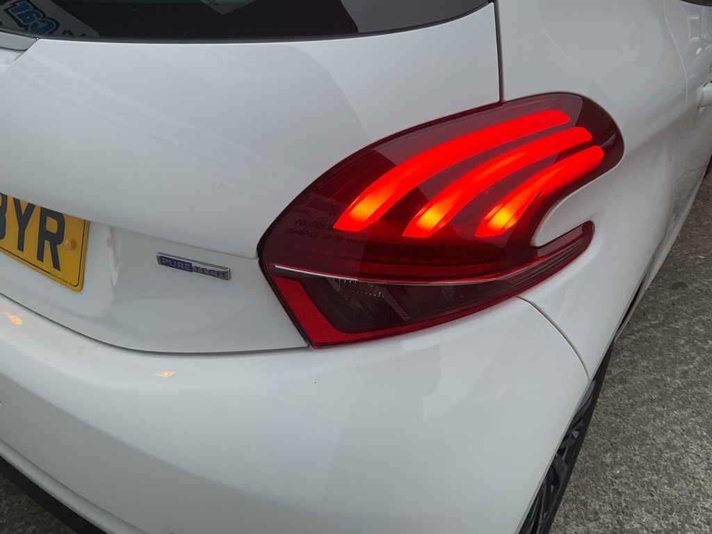 Used Peugeot 208 2016 for sale - 77073354: Photo 29