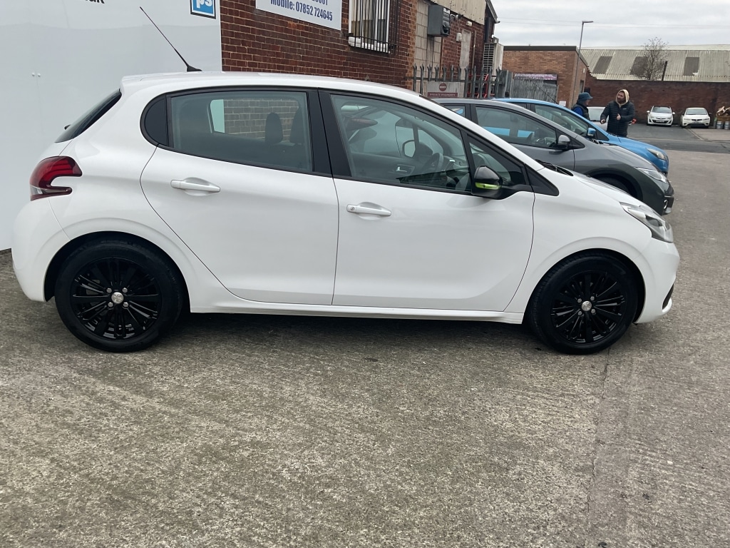 Used Peugeot 208 2016 for sale - 77073354: Photo 6