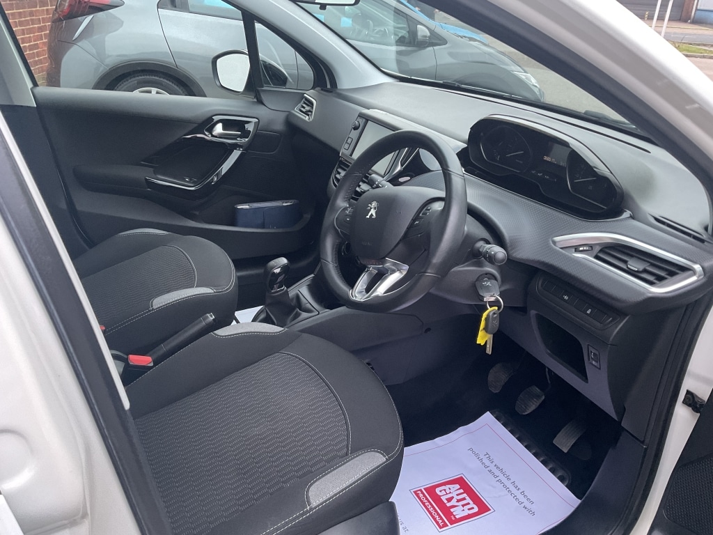 Used Peugeot 208 2016 for sale - 77073354: Photo 7