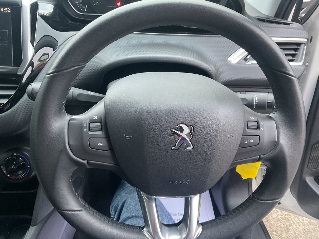 Used Peugeot 208 2016 for sale - 77073354: Photo 9