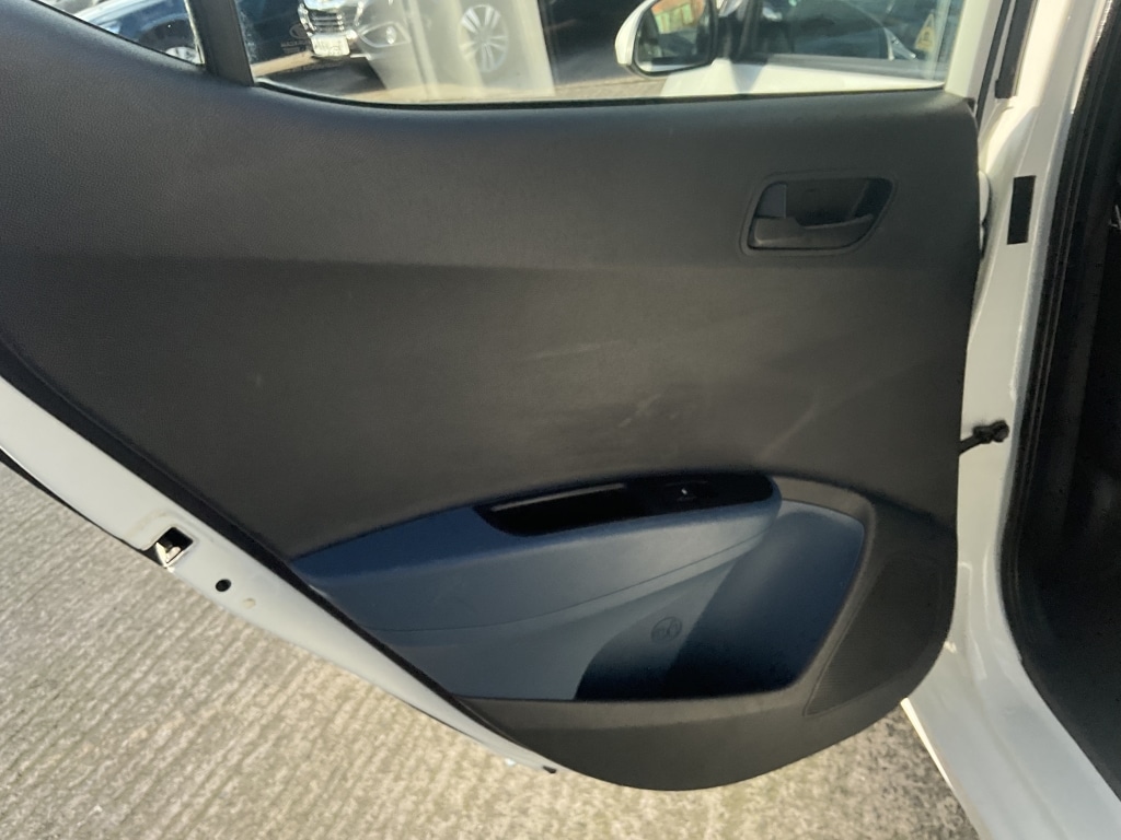 Used Hyundai i10 2015 for sale - 77314214: Photo 16