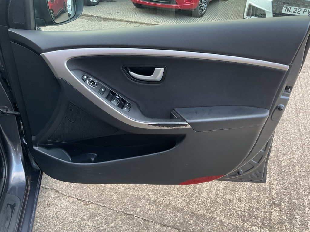 Used Hyundai i30 2017 for sale - 76897251: Photo 15