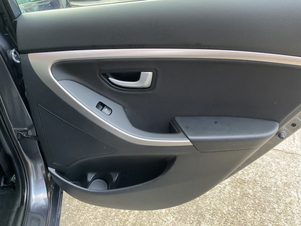 Used Hyundai i30 2017 for sale - 76897251: Photo 17