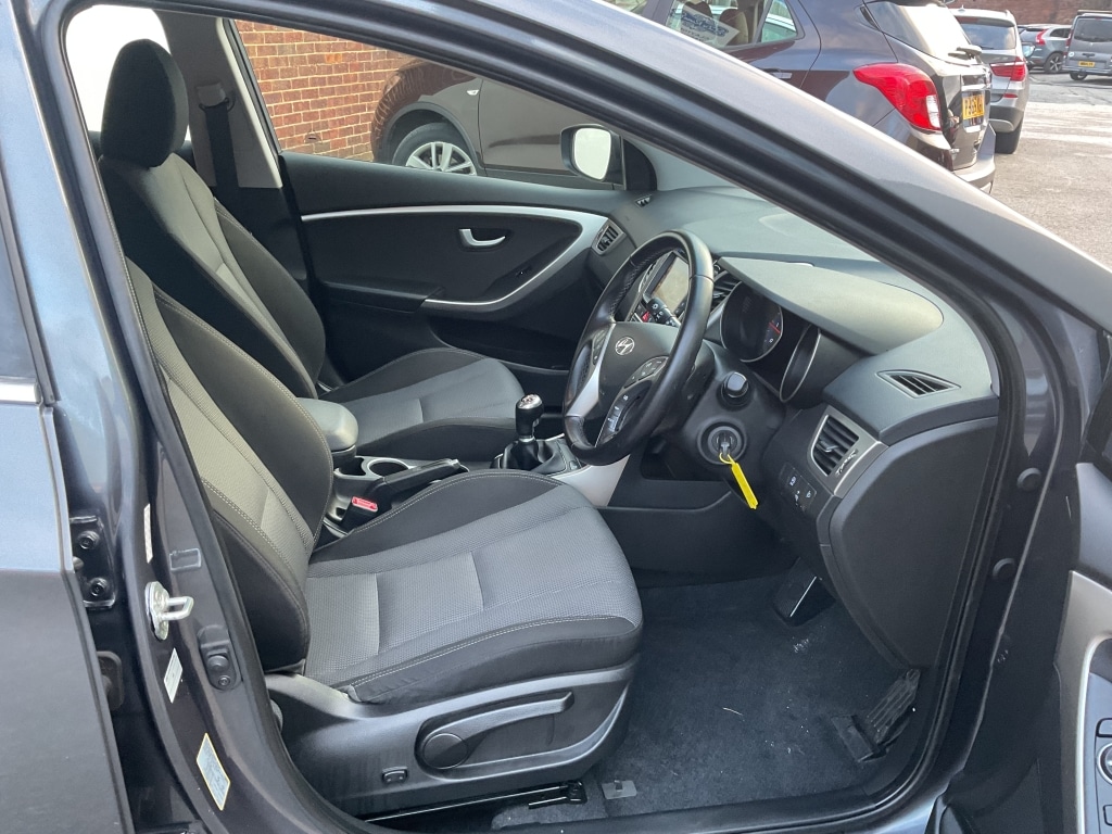 Used Hyundai i30 2017 for sale - 76897251: Photo 6