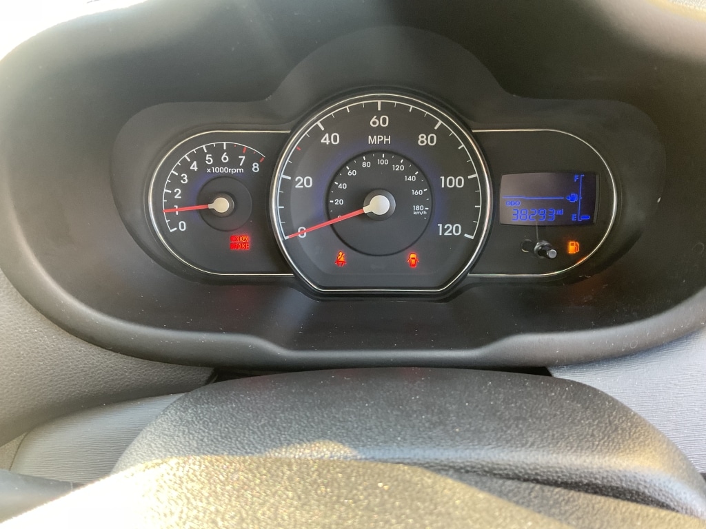 Used Hyundai i10 2012 for sale - 77162408: Photo 9