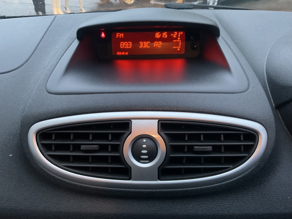 Used Renault Clio 2010 for sale - 77277598: Photo 10