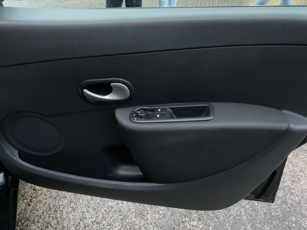 Used Renault Clio 2010 for sale - 77277598: Photo 12