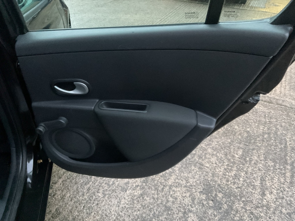 Used Renault Clio 2010 for sale - 77277598: Photo 14