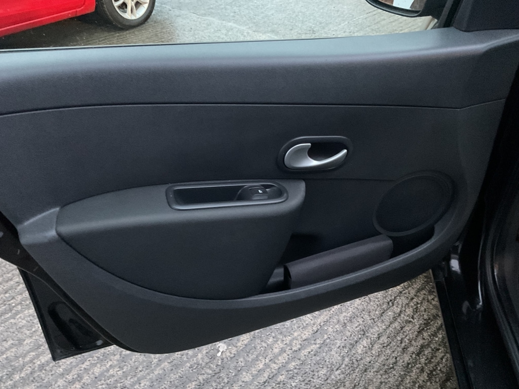 Used Renault Clio 2010 for sale - 77277598: Photo 19