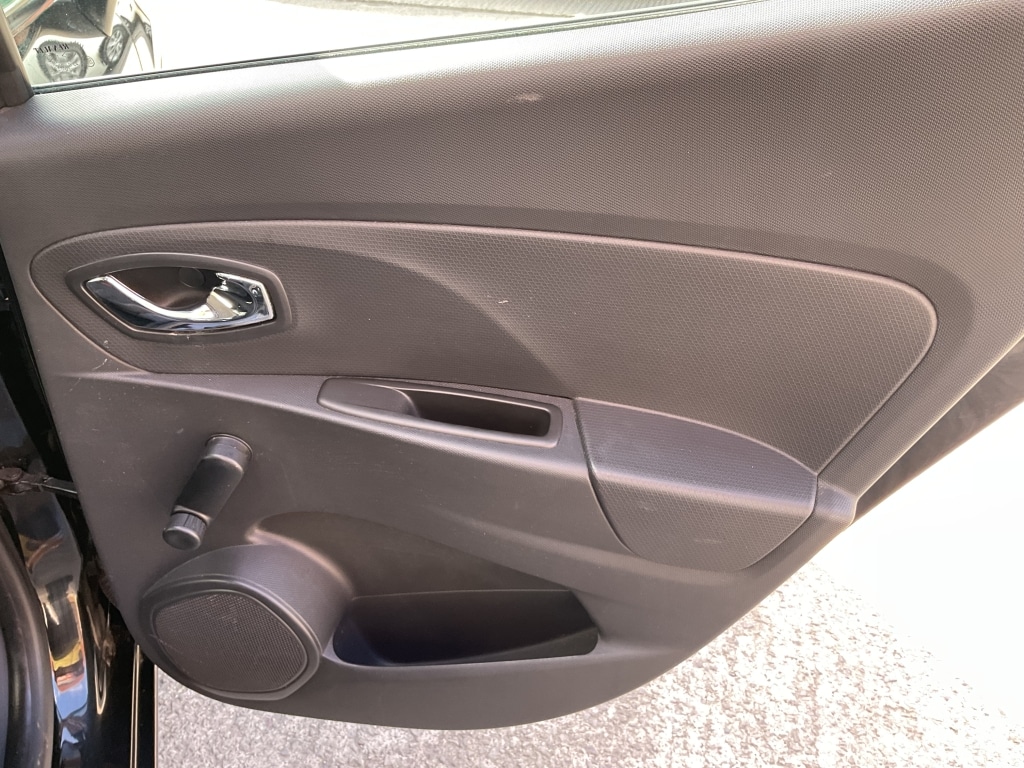 Used Renault Clio 2013 for sale - 77837277: Photo 17