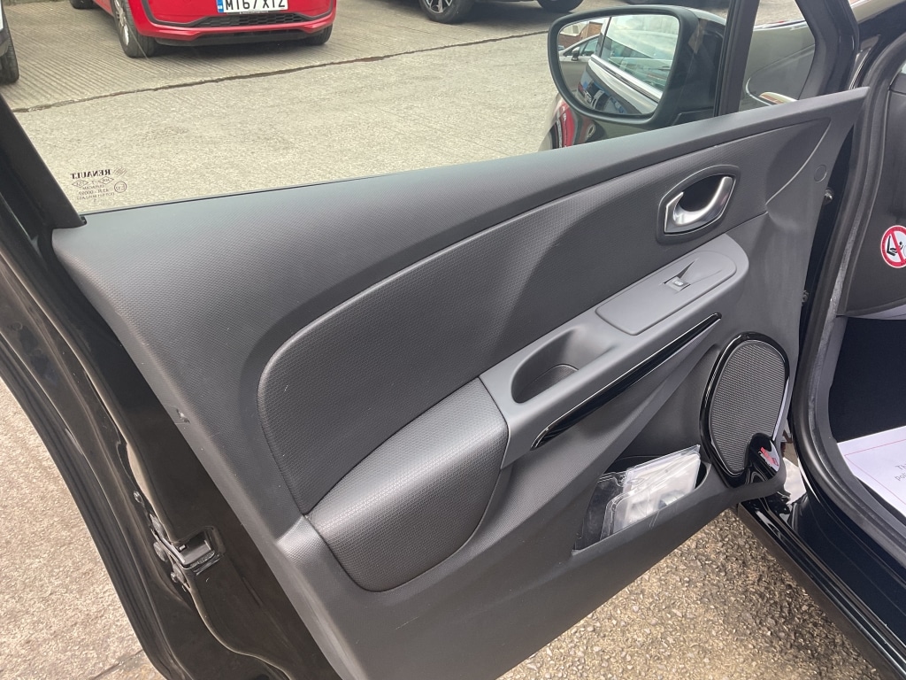 Used Renault Clio 2015 for sale - 77409747: Photo 25