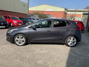 Used Kia Ceed 2017 for sale - 77975440: Photo