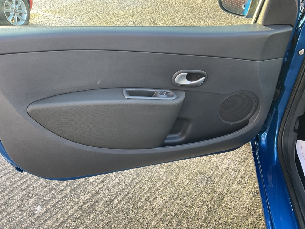 Used Renault Clio 2011 for sale - 77162406: Photo 19