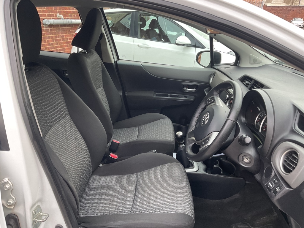 Used Toyota Yaris 2013 for sale - 77558792: Photo 17