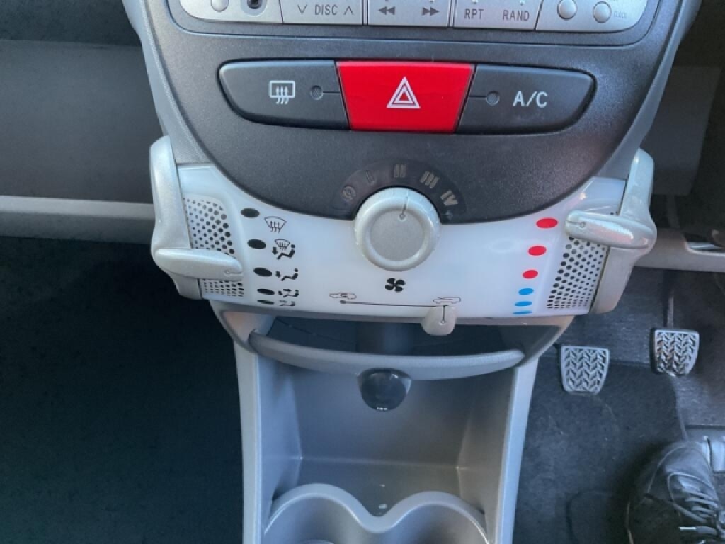 Used Toyota AYGO 2010 for sale - 76694707: Photo 12