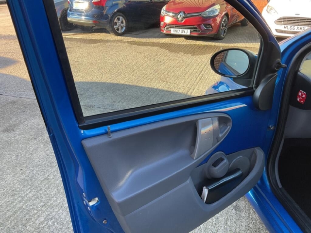 Used Toyota AYGO 2010 for sale - 76694707: Photo 19