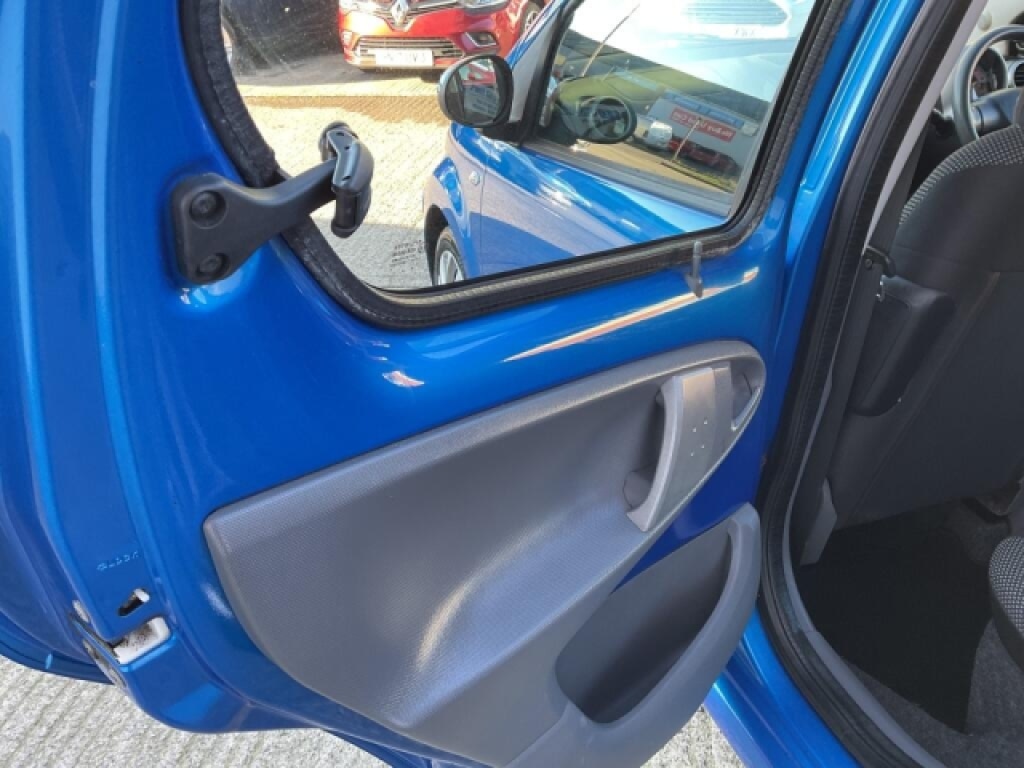 Used Toyota AYGO 2010 for sale - 76694707: Photo 28